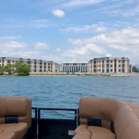 Séjournez au Sanctuary Court Lake Biwa et embarquez à bord d'un bateau de croisière interactif Grand Cruise.